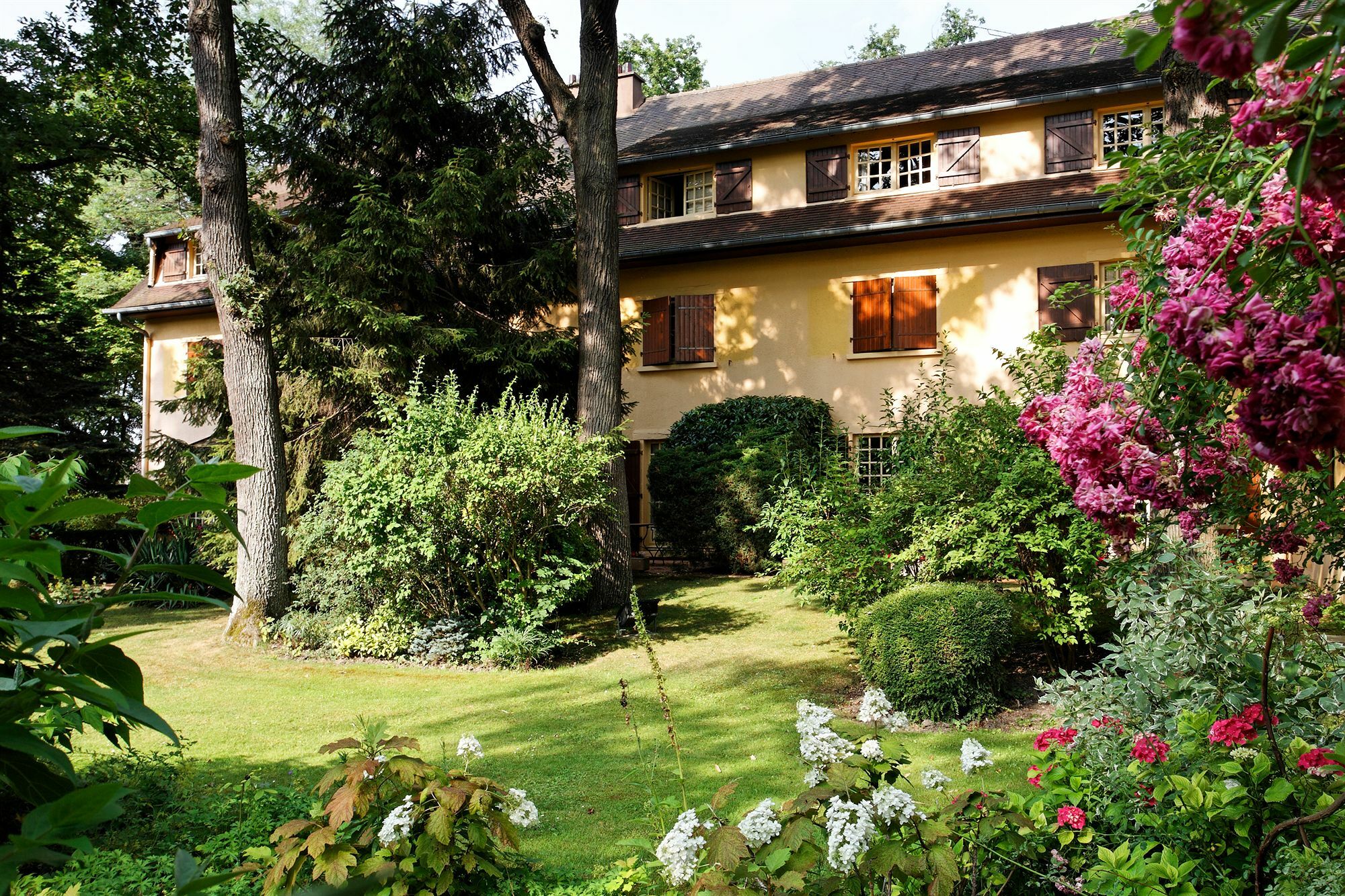 Cazaudehore, Maison Forestiere De Charme, Restaurant Gastronomique, Terrasse Ombragee Et Jardin Saint-Germain-en-Laye Exterior photo